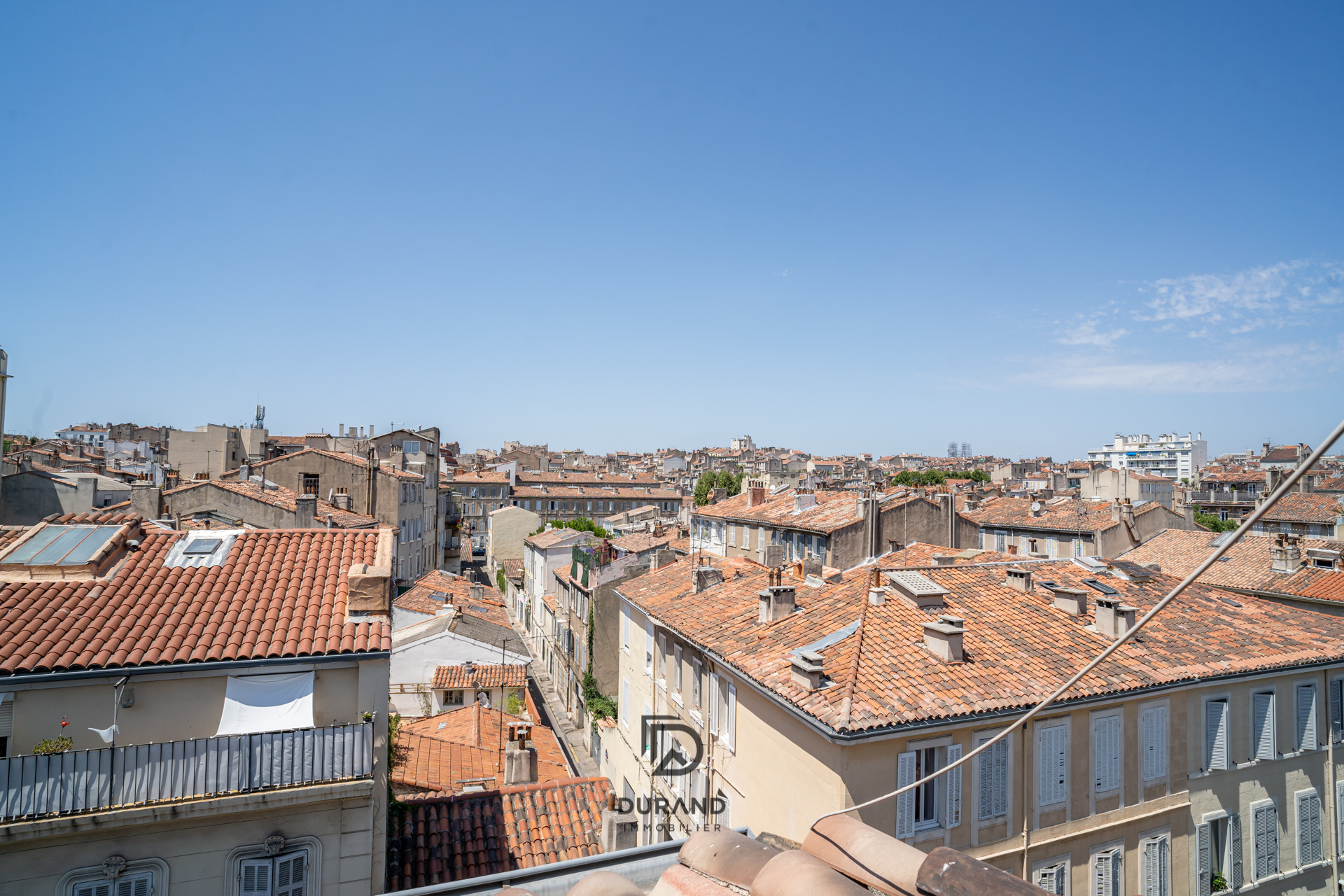 IMMEUBLE AVEC COUR 408m2 LE CAMAS 13005 MARSEILLE IMMEUBLE AVEC COUR 408m2 LE CAMAS 13005 MARSEILLE