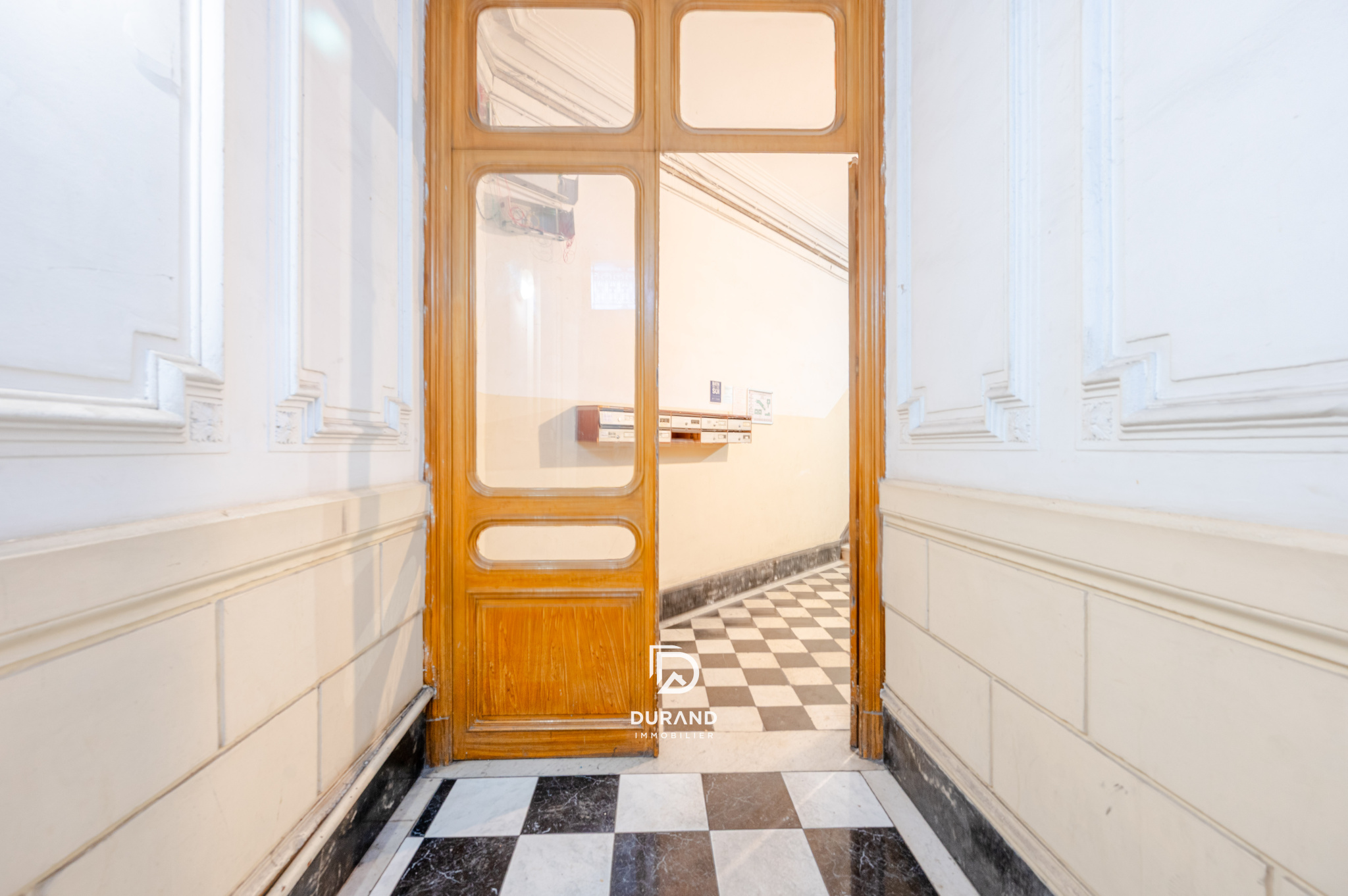 APPARTEMENT - IMMEUBLE BOURGEOIS - COURS LIEUTAUD - 13001 MARSEILLE