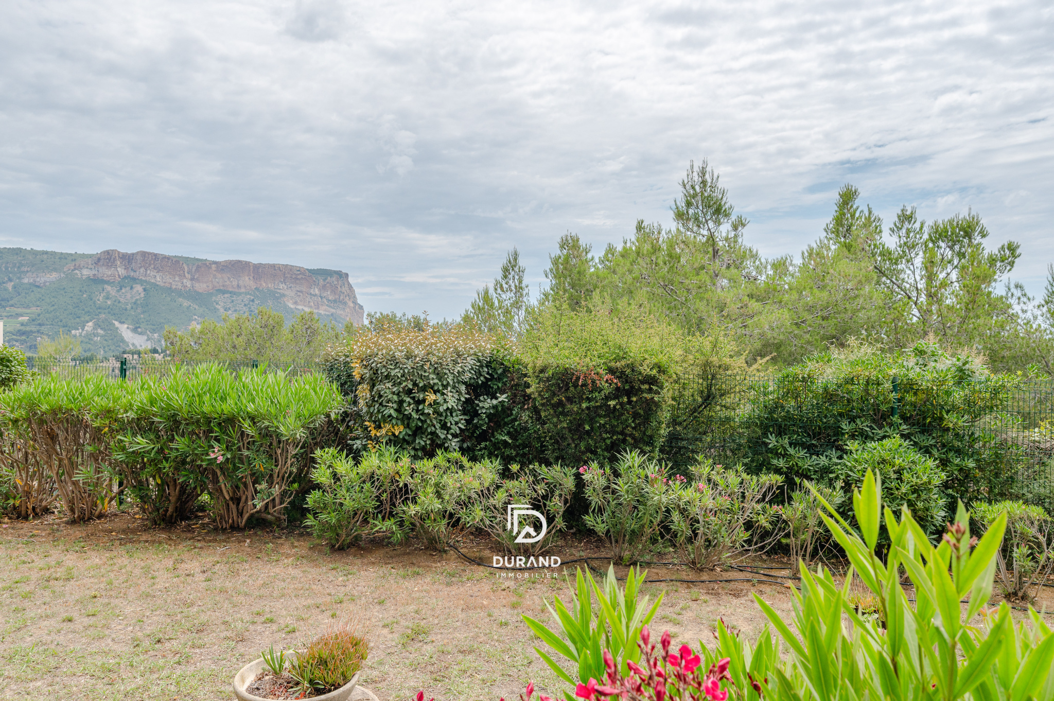 APPARTEMENT – VUE – TERRES MARINES – 13260 CASSIS APPARTEMENT - VUE - TERRES MARINES - 13260 CASSIS
