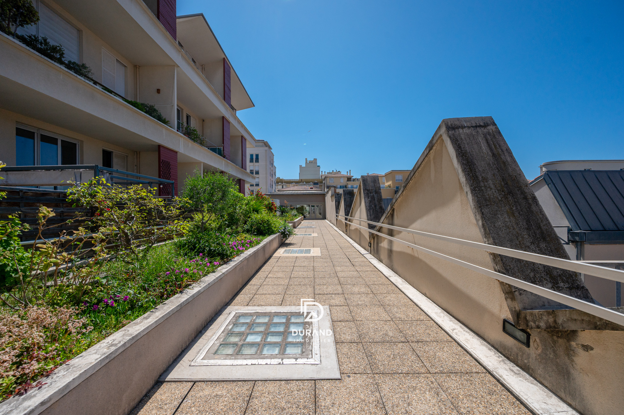 APPARTEMENT - DUPLEX PLEIN DE CHARME - T2 - M5 LES DOCKS - JOIETTE - MARSEILLE 13002