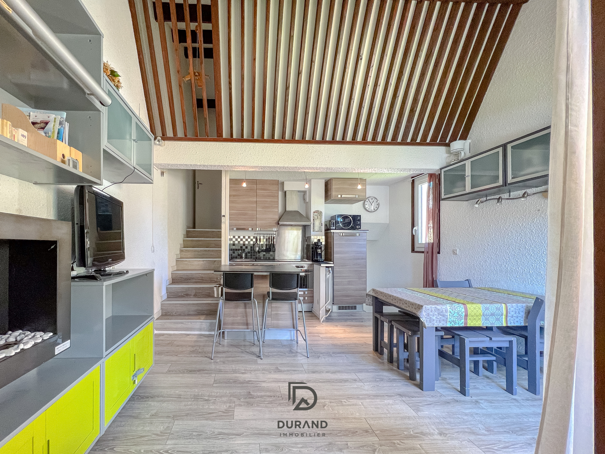 APPARTEMENT – TERRASSE – LE HAMEAU – 05560 VARS LES CLAUX APPARTEMENT - TERRASSE - LE HAMEAU - 05560 VARS LES CLAUX