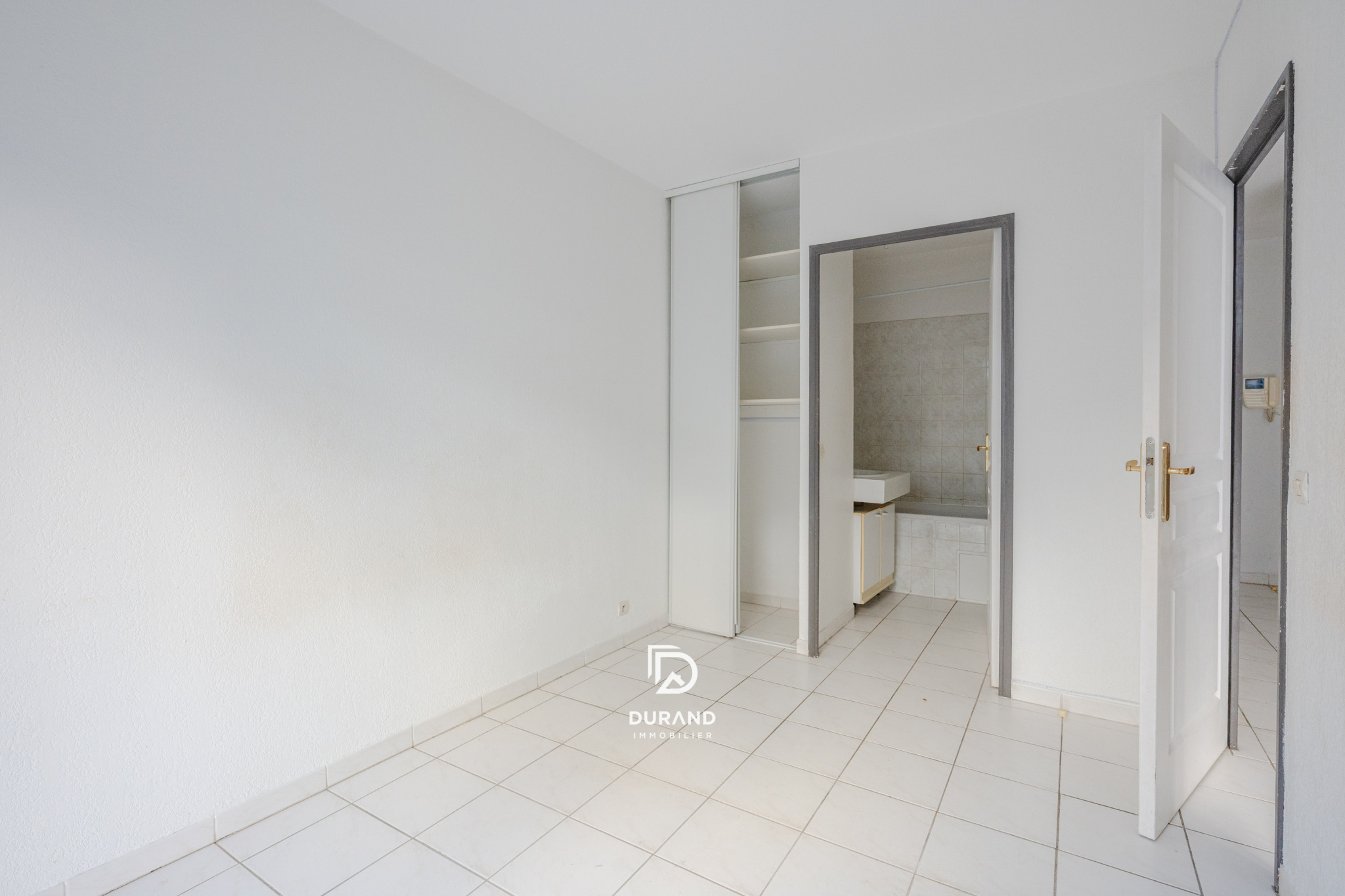 APPARTEMENT - TERRASSSE - BAILLE - FACULTES - 13005 MARSEILLE
