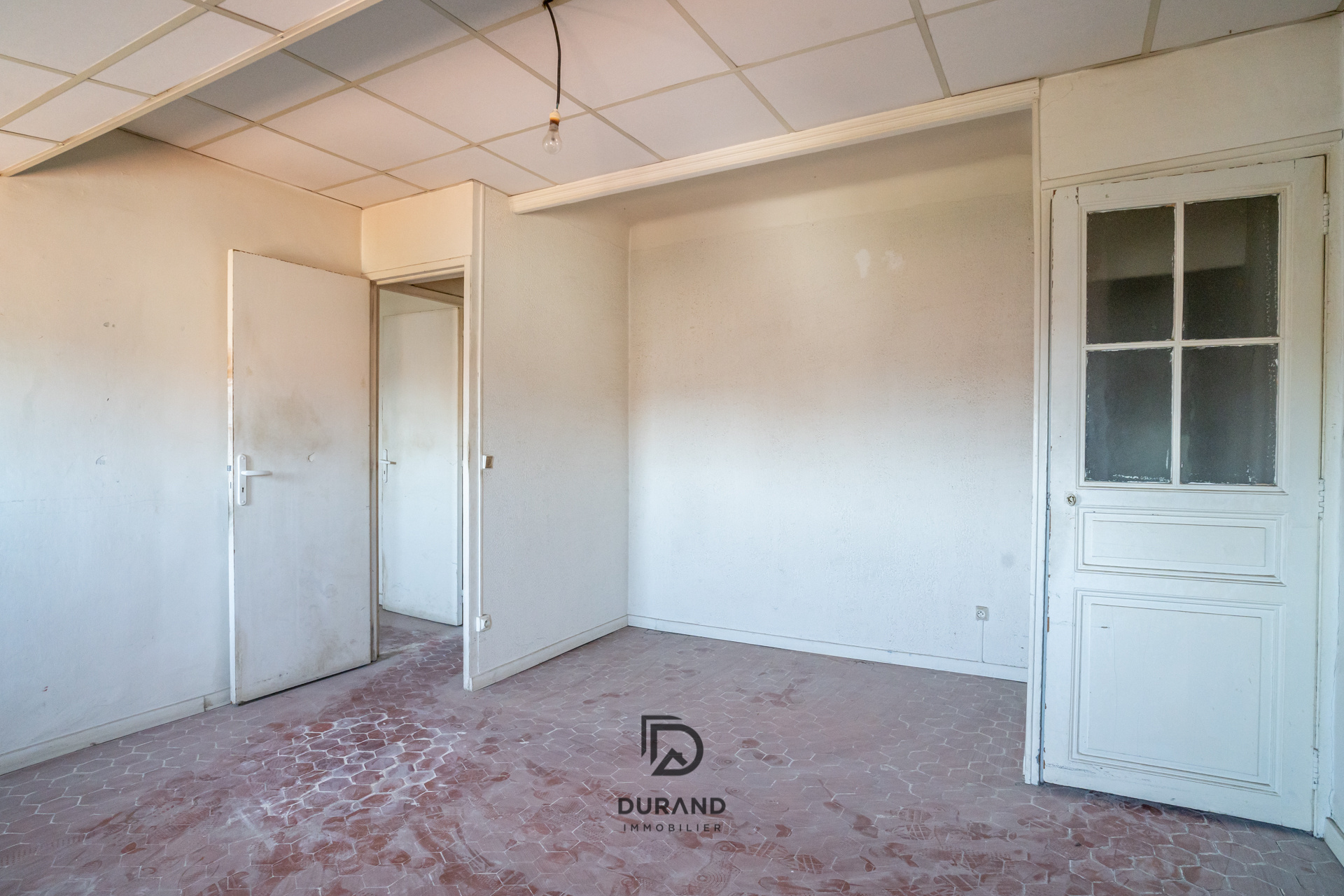 IMMEUBLE AVEC COUR 408m2 LE CAMAS 13005 MARSEILLE IMMEUBLE AVEC COUR 408m2 LE CAMAS 13005 MARSEILLE