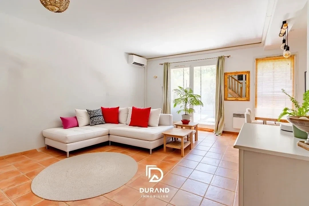 DUPLEX- T3 – JARDIN-TERRASSE – M5 LES DOCKS -JOLIETTE DUPLEX- T3 - JARDIN-TERRASSE - M5 LES DOCKS -JOLIETTE