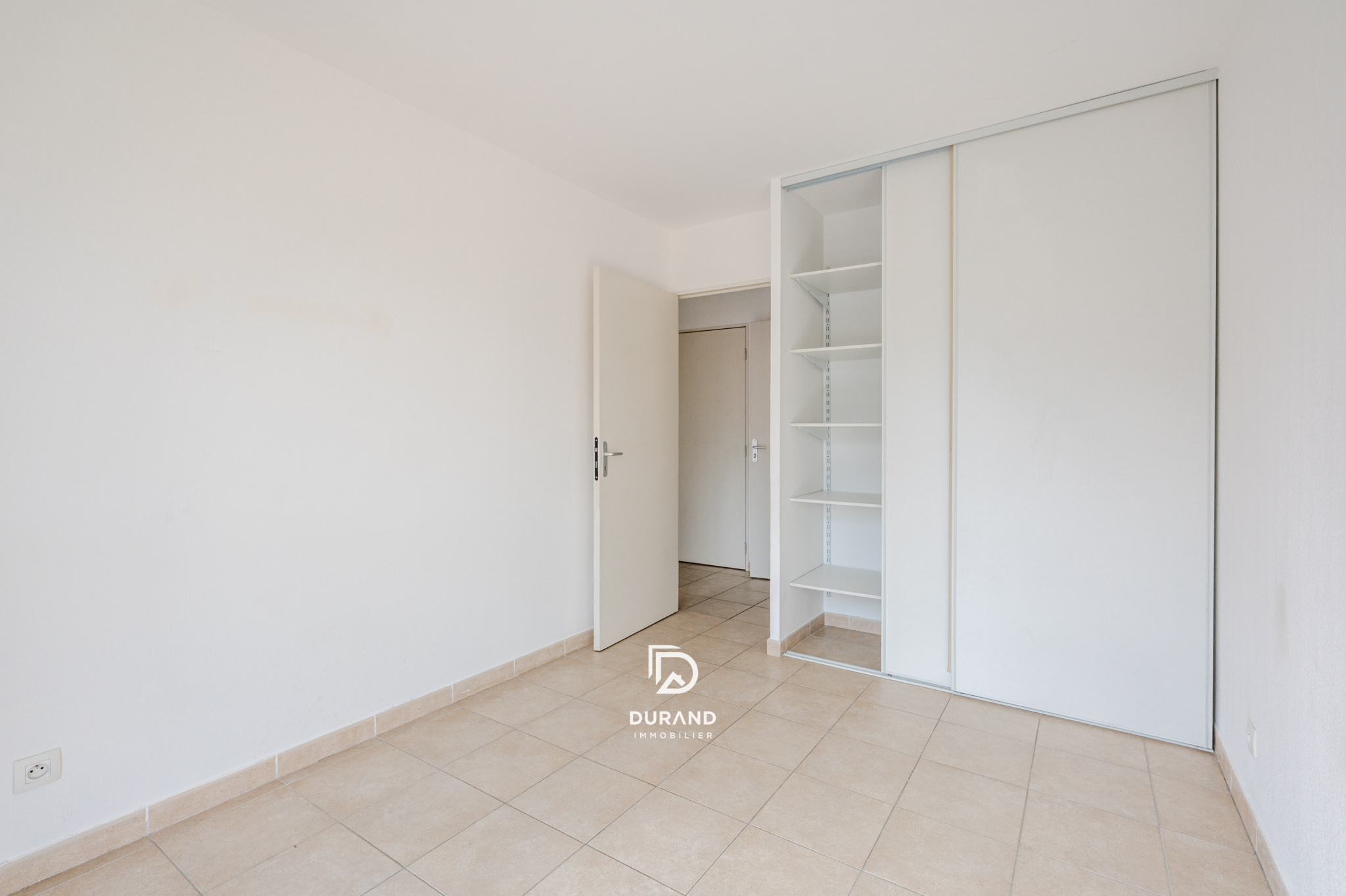 APPARTEMENT - TERRASSES - PARKING -  CHUTES-LAVIE 13004 MARSEILLE
