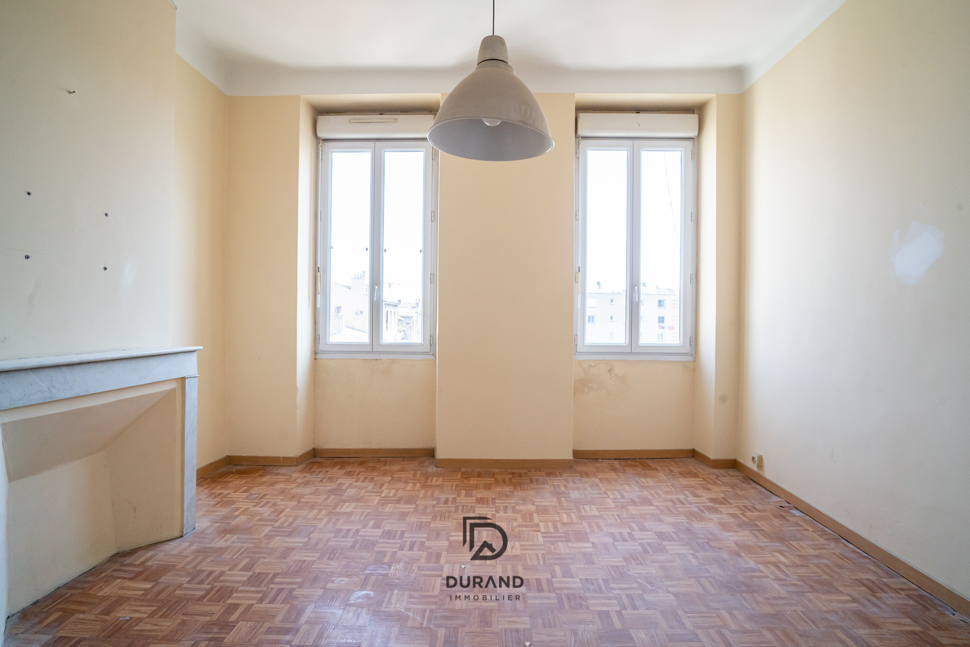 IMMEUBLE AVEC COUR 408m2 LE CAMAS 13005 MARSEILLE IMMEUBLE AVEC COUR 408m2 LE CAMAS 13005 MARSEILLE