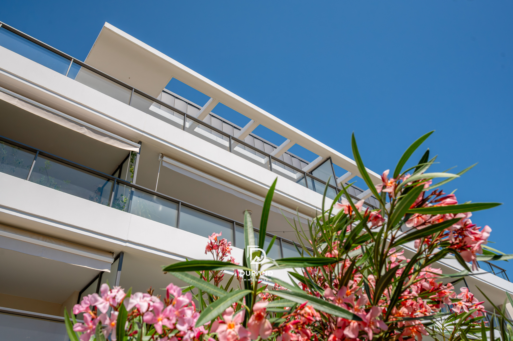 APPARTEMENT – TERRASSE – JARDIN – 13600 LA CIOTAT APPARTEMENT - TERRASSE - JARDIN - 13600 LA CIOTAT