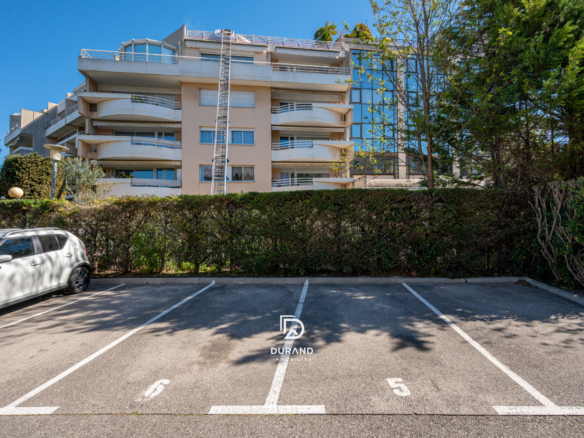 Rare Place de parking au cœur de Bonneveine
