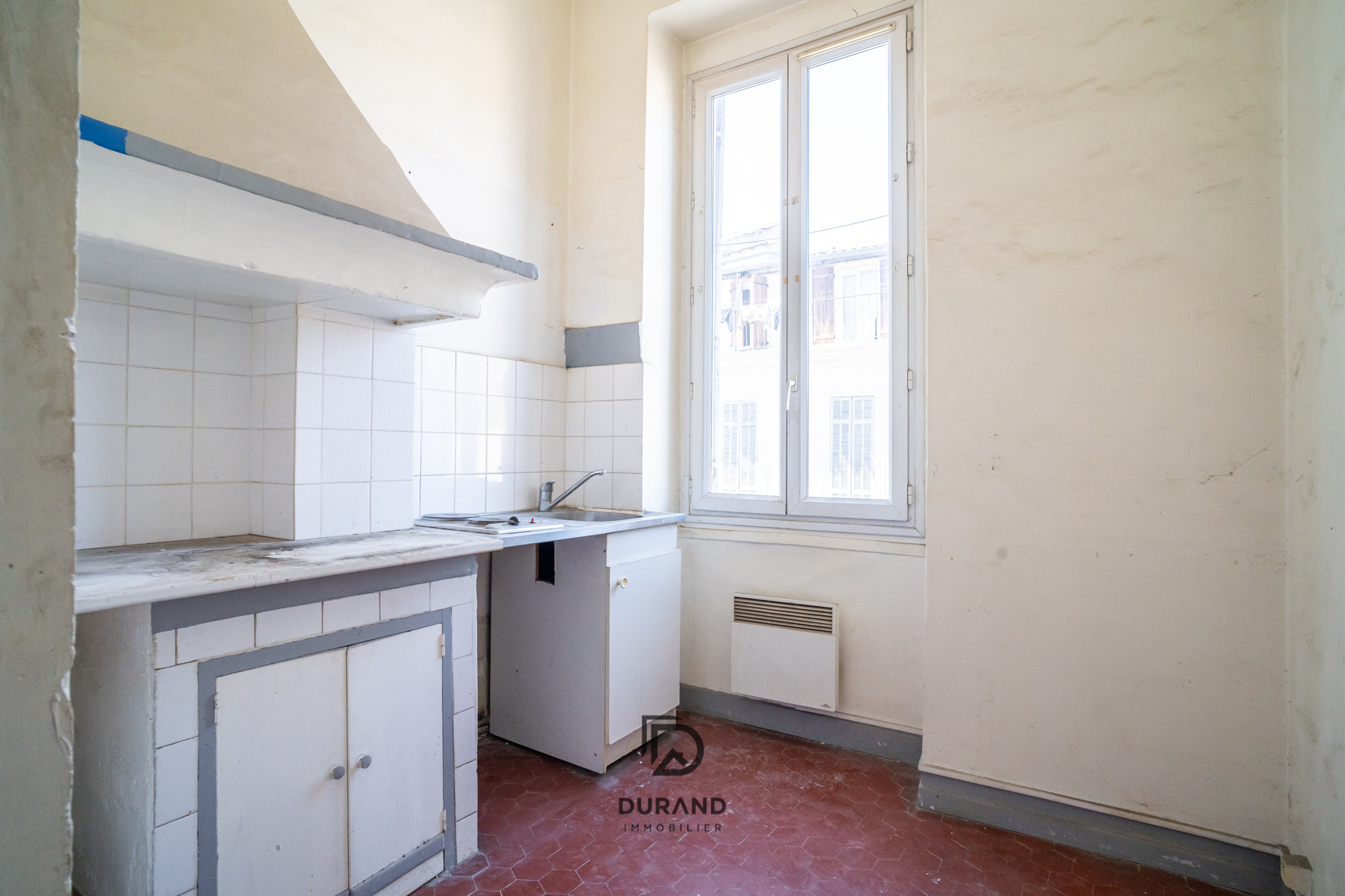 IMMEUBLE AVEC COUR 408m2 LE CAMAS 13005 MARSEILLE IMMEUBLE AVEC COUR 408m2 LE CAMAS 13005 MARSEILLE