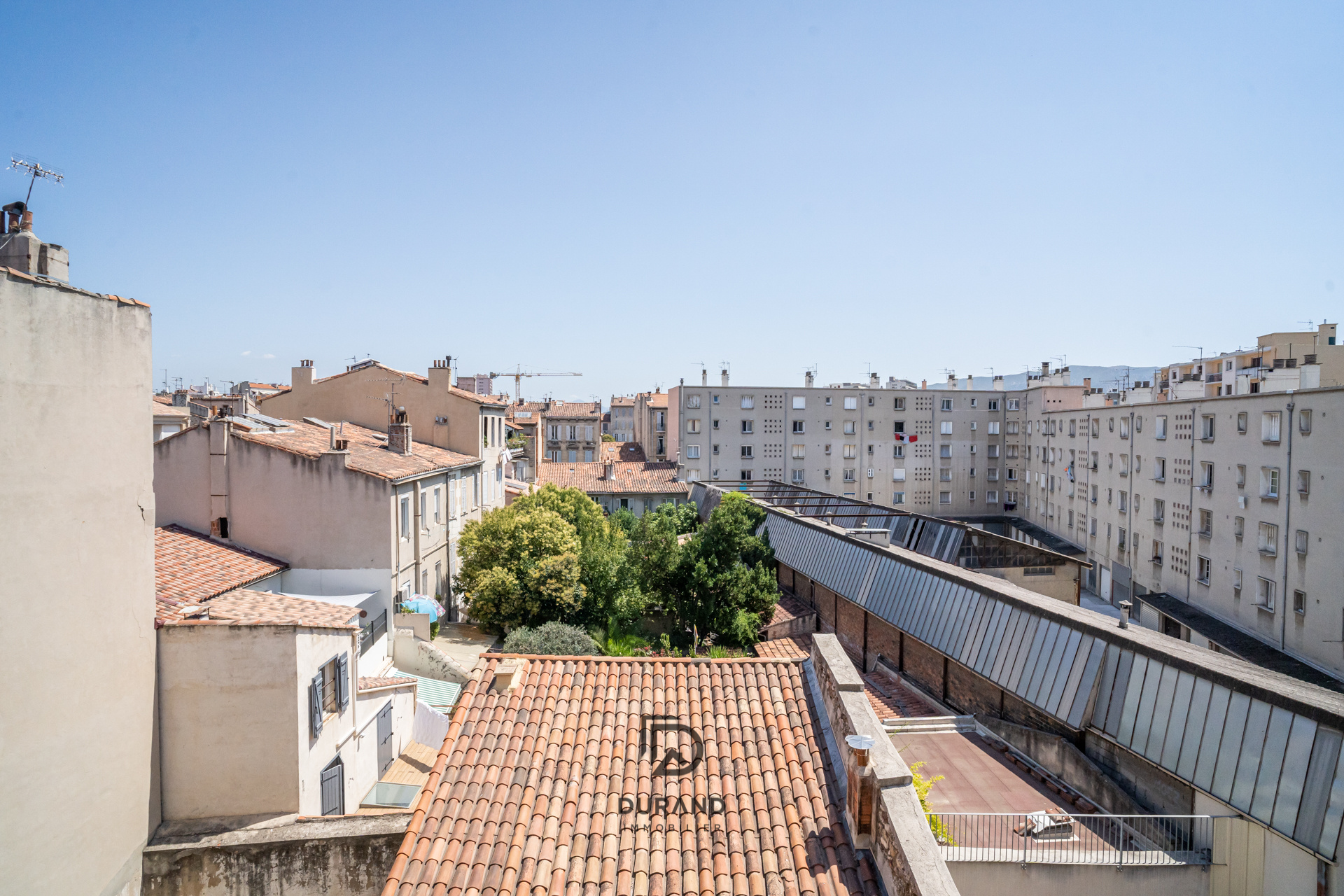 IMMEUBLE AVEC COUR 408m2 LE CAMAS 13005 MARSEILLE IMMEUBLE AVEC COUR 408m2 LE CAMAS 13005 MARSEILLE