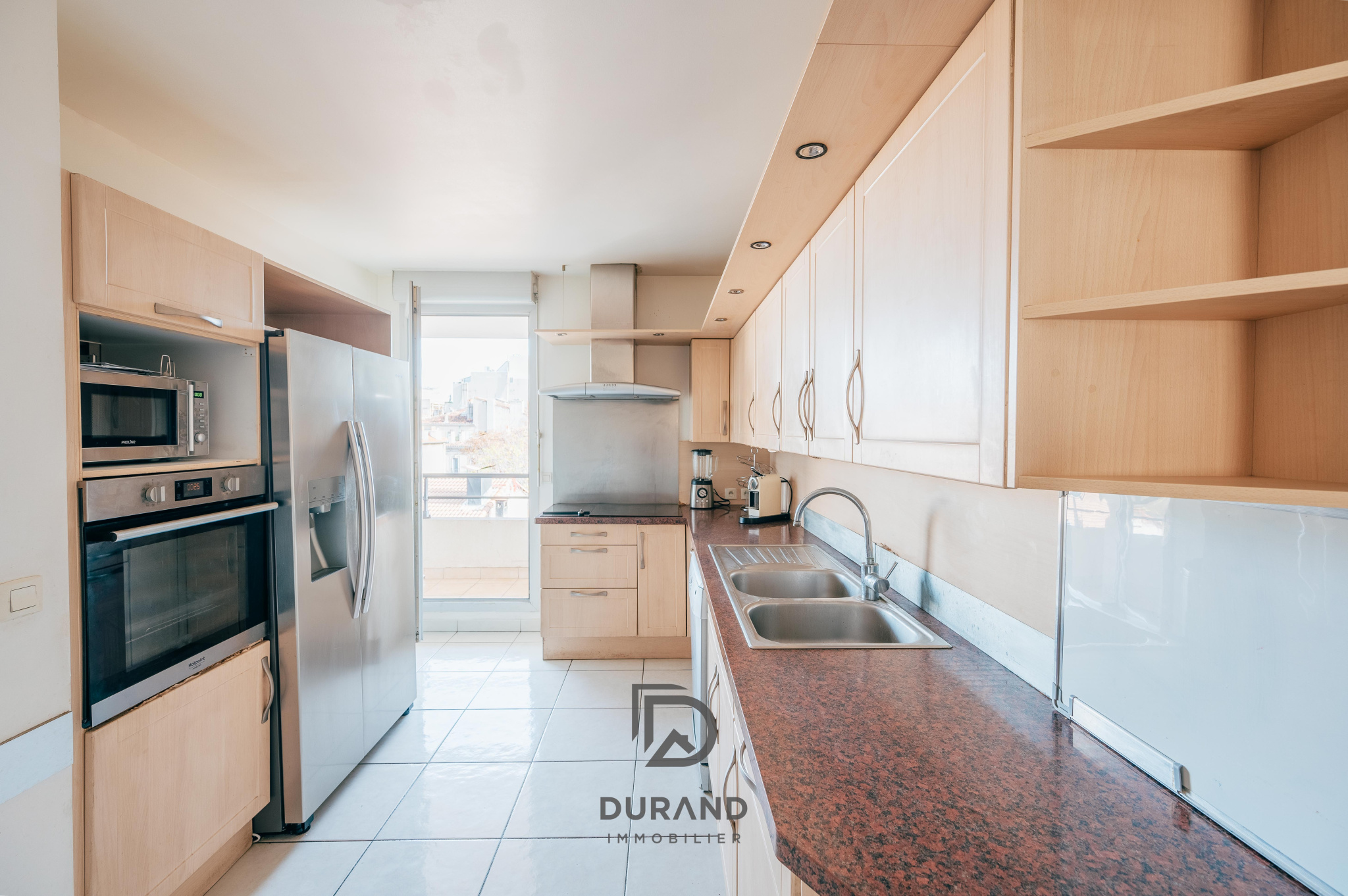 APPARTEMENT - TERRASSE - BALCONS - CARRE D'OR - 13008 MARSEILLE