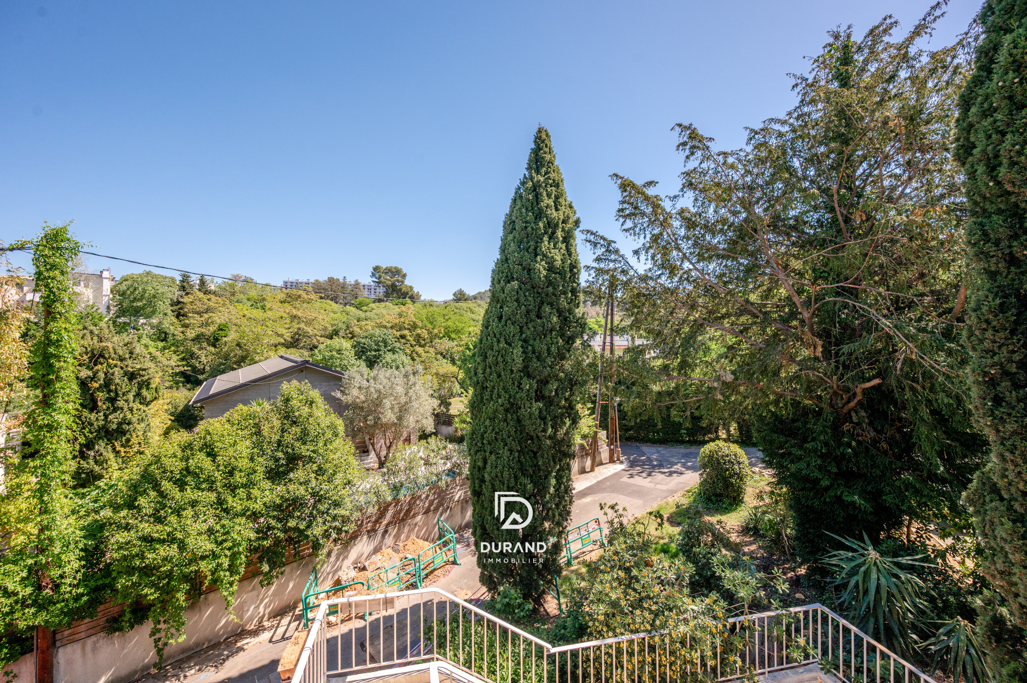 APPARTEMENT – T4 – LES BAUMETTES – 13009 MARSEILLE APPARTEMENT - T4 - LES BAUMETTES - 13009 MARSEILLE