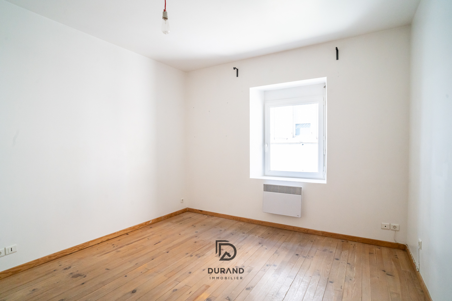 IMMEUBLE AVEC COUR 408m2 LE CAMAS 13005 MARSEILLE IMMEUBLE AVEC COUR 408m2 LE CAMAS 13005 MARSEILLE