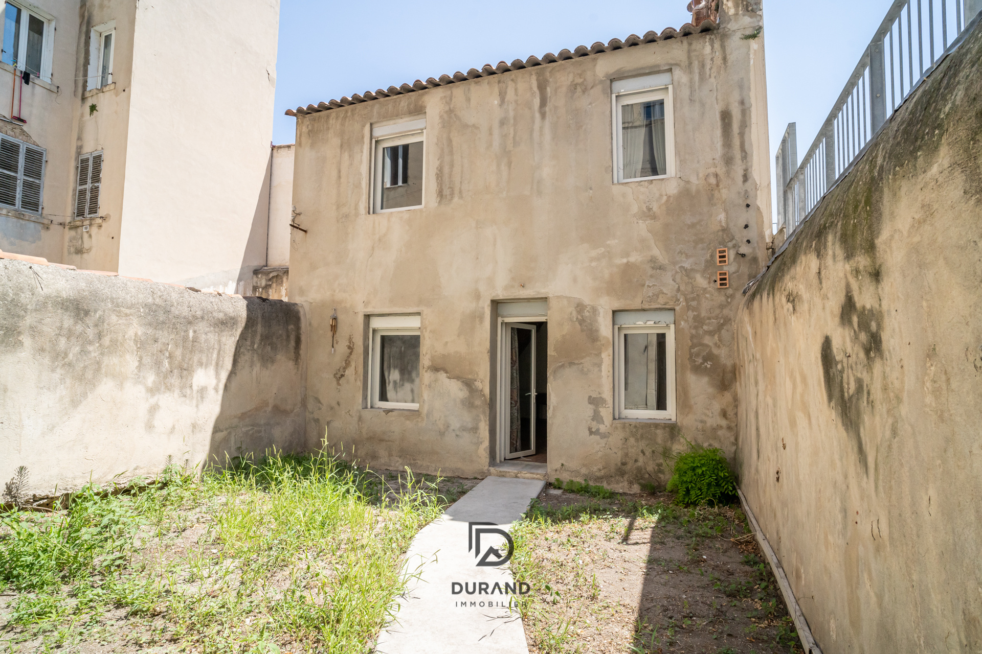 IMMEUBLE AVEC COUR 408m2 LE CAMAS 13005 MARSEILLE IMMEUBLE AVEC COUR 408m2 LE CAMAS 13005 MARSEILLE