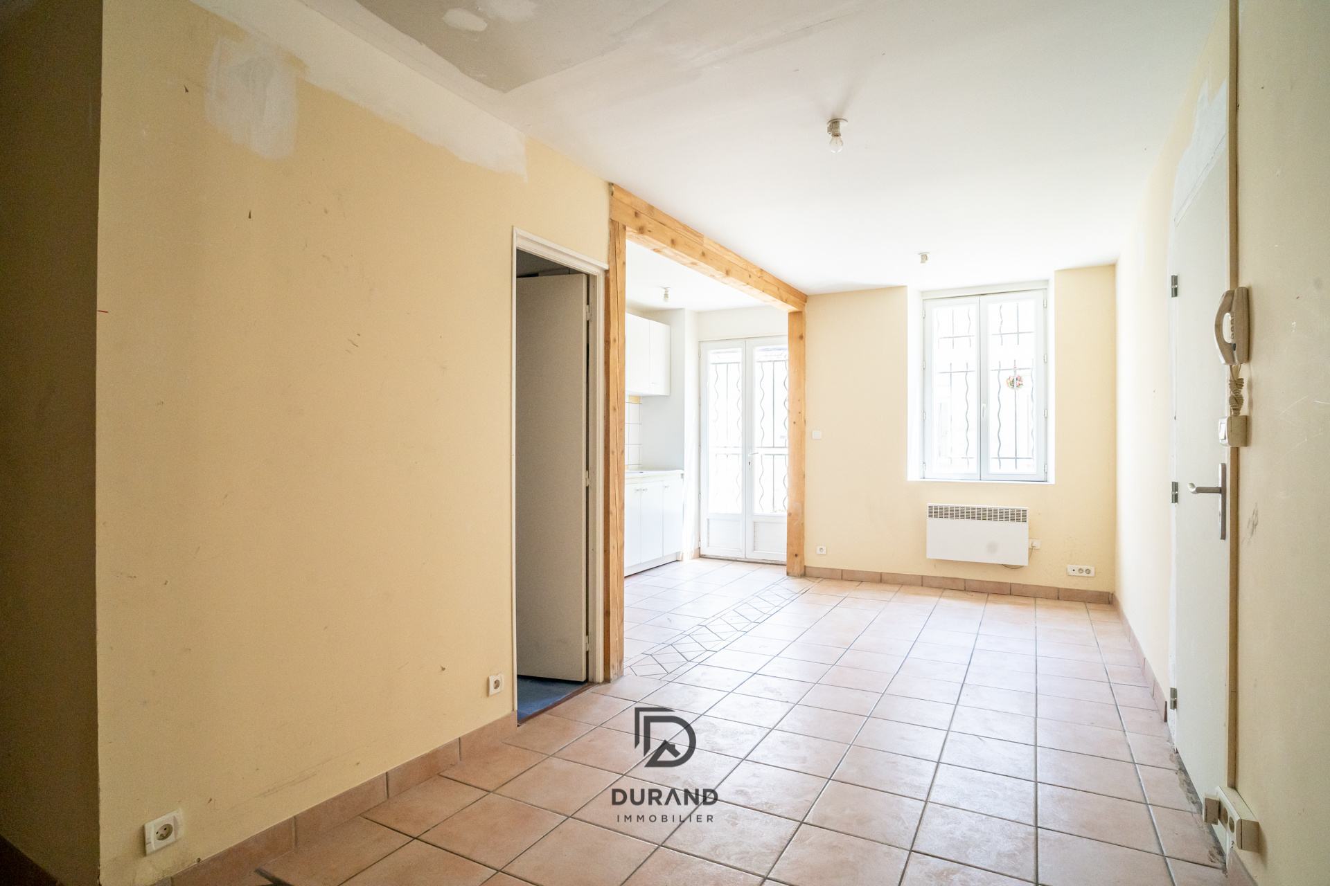 IMMEUBLE AVEC COUR 408m2 LE CAMAS 13005 MARSEILLE IMMEUBLE AVEC COUR 408m2 LE CAMAS 13005 MARSEILLE
