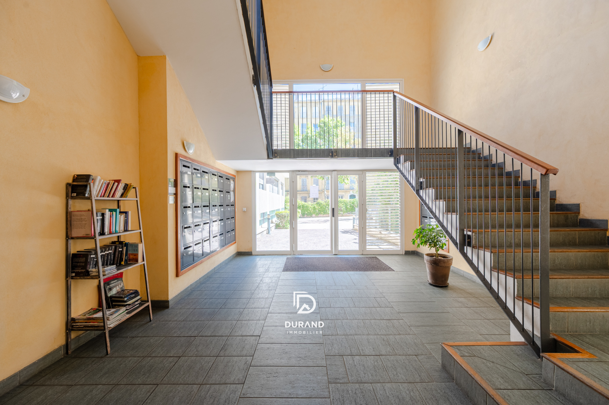 APPARTEMENT - DUPLEX PLEIN DE CHARME - T2 - M5 LES DOCKS - JOIETTE - MARSEILLE 13002