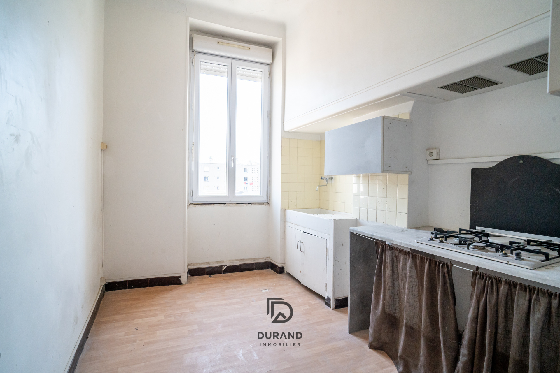 IMMEUBLE AVEC COUR 408m2 LE CAMAS 13005 MARSEILLE IMMEUBLE AVEC COUR 408m2 LE CAMAS 13005 MARSEILLE