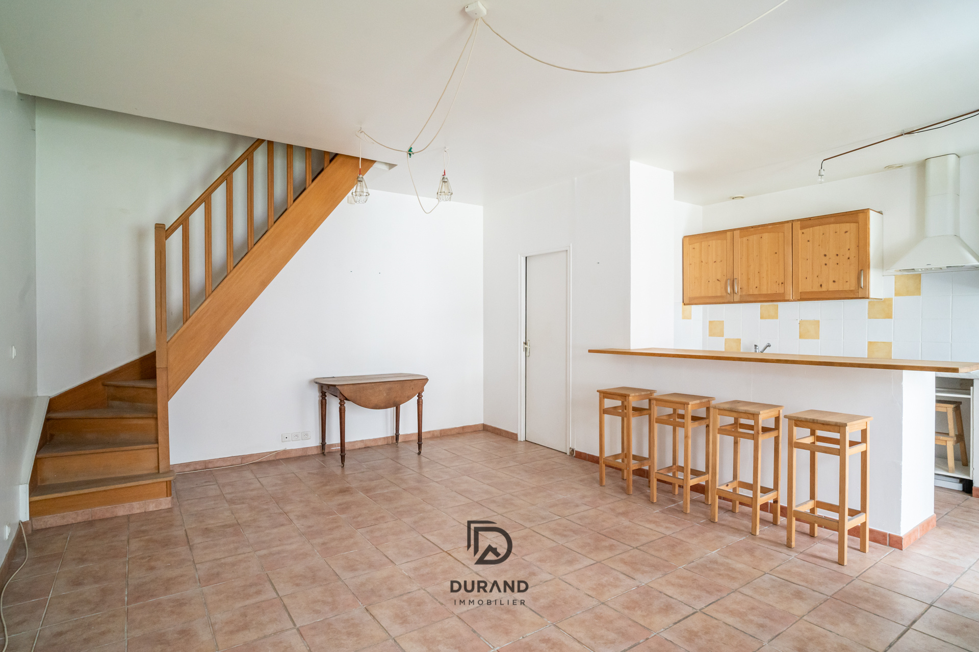IMMEUBLE AVEC COUR 408m2 LE CAMAS 13005 MARSEILLE IMMEUBLE AVEC COUR 408m2 LE CAMAS 13005 MARSEILLE