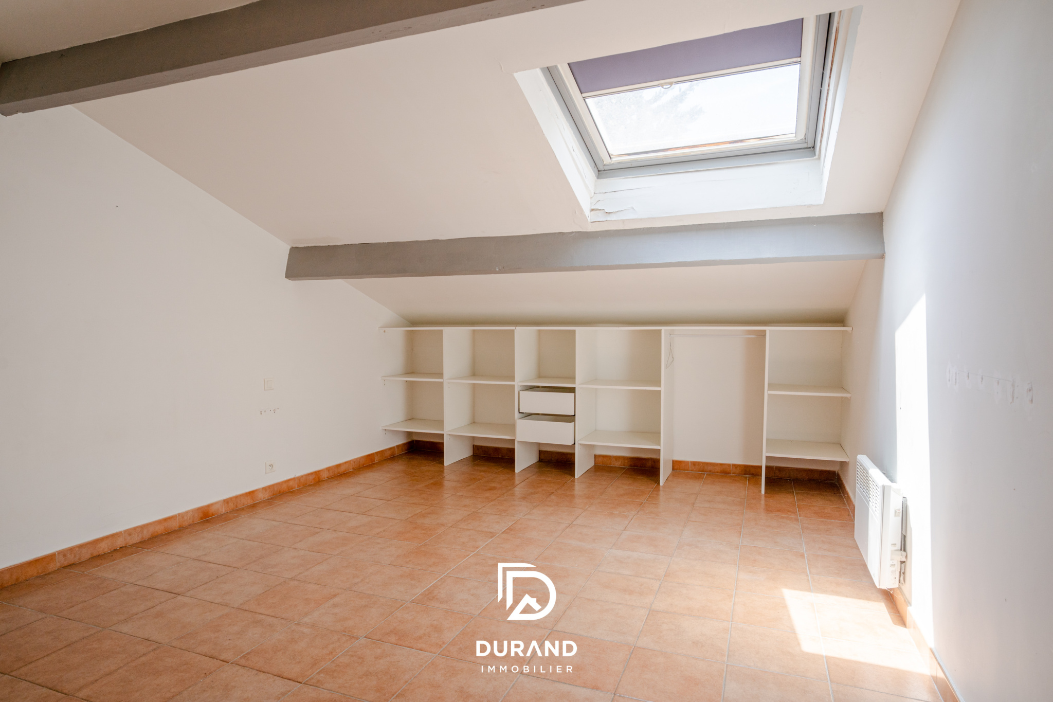 MAISON - GRAND TERRAIN - PINEDE - 13480 CABRIES