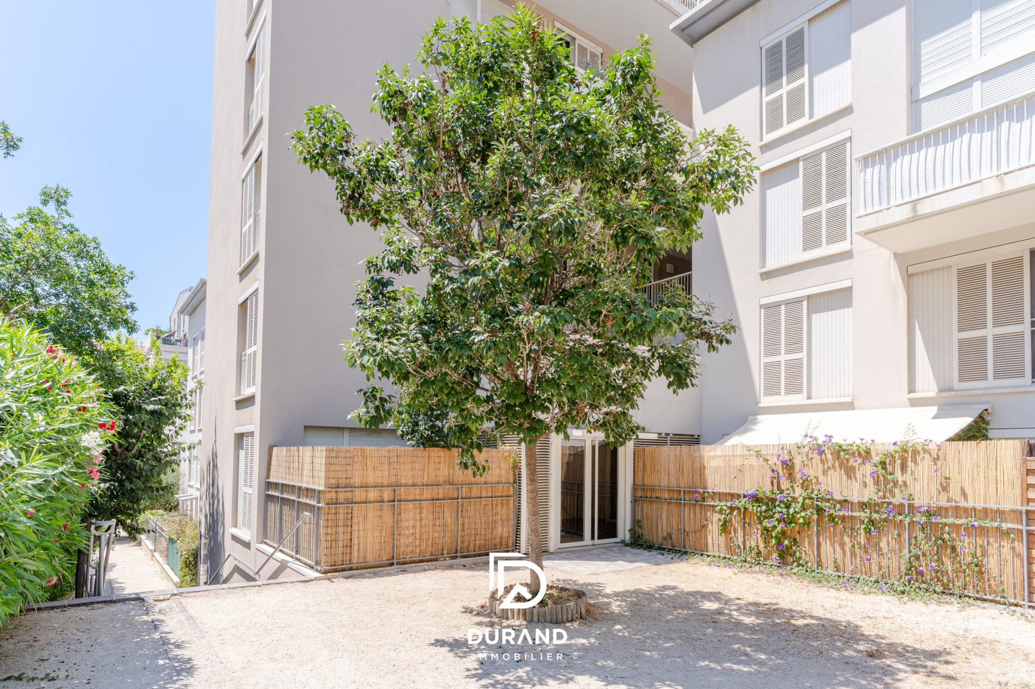 DUPLEX- T3 – JARDIN-TERRASSE – M5 LES DOCKS -JOLIETTE DUPLEX- T3 - JARDIN-TERRASSE - M5 LES DOCKS -JOLIETTE