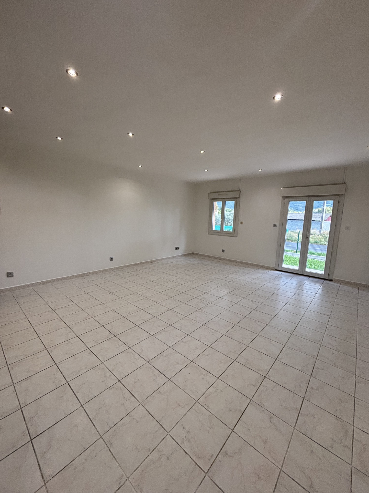 MAISON – JARDIN – BRAS D’ASSE MAISON - JARDIN - BRAS D'ASSE
