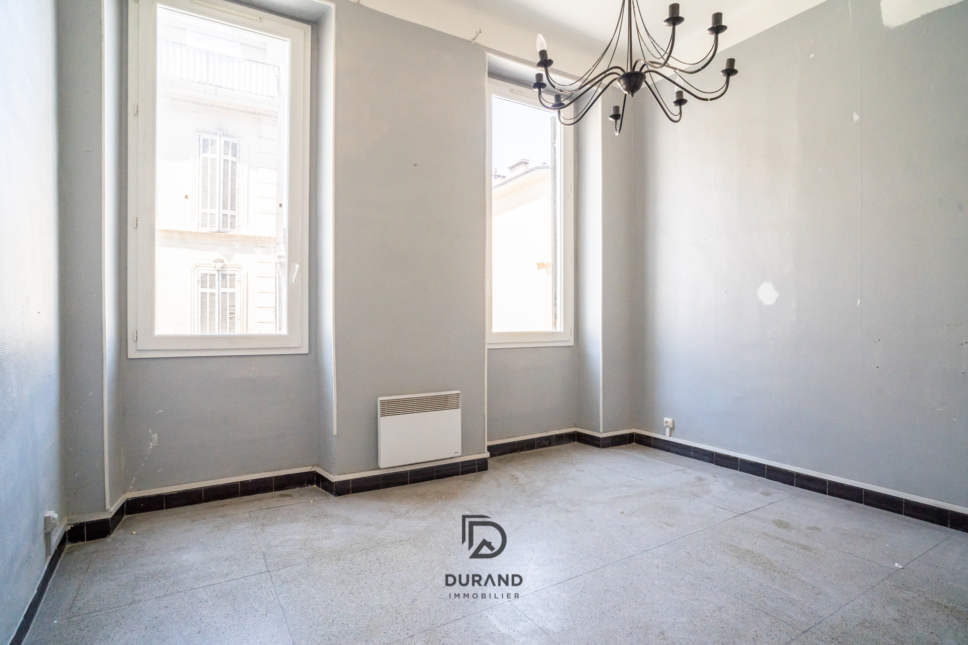 IMMEUBLE AVEC COUR 408m2 LE CAMAS 13005 MARSEILLE IMMEUBLE AVEC COUR 408m2 LE CAMAS 13005 MARSEILLE