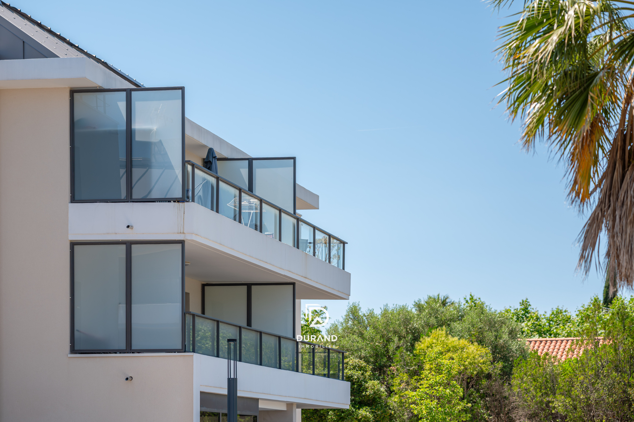 APPARTEMENT – TERRASSE – JARDIN – 13600 LA CIOTAT APPARTEMENT - TERRASSE - JARDIN - 13600 LA CIOTAT