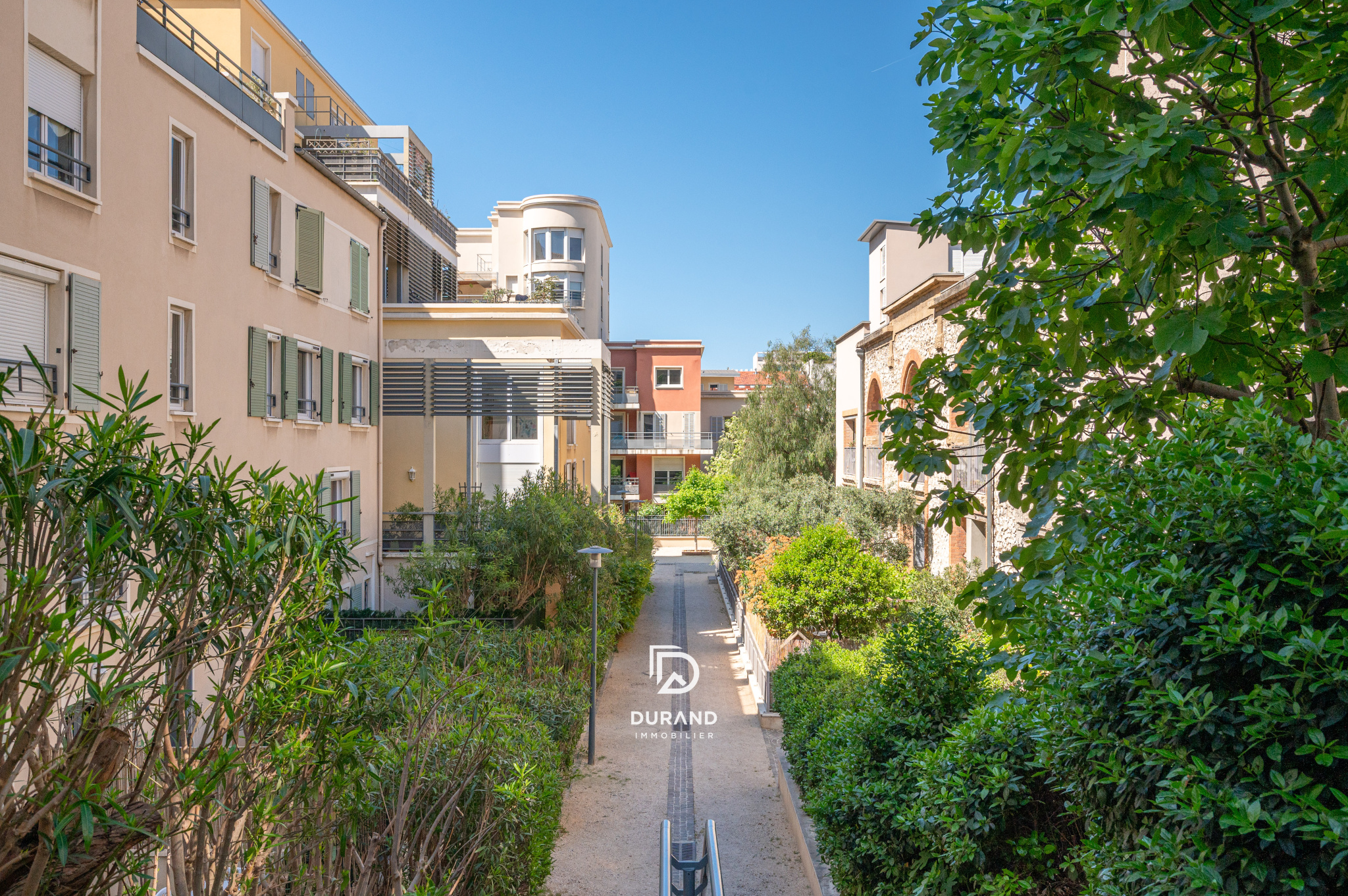APPARTEMENT - DUPLEX PLEIN DE CHARME - T2 - M5 LES DOCKS - JOIETTE - MARSEILLE 13002