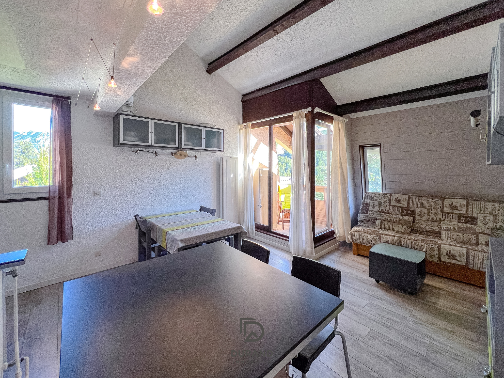 APPARTEMENT – TERRASSE – LE HAMEAU – 05560 VARS LES CLAUX APPARTEMENT - TERRASSE - LE HAMEAU - 05560 VARS LES CLAUX