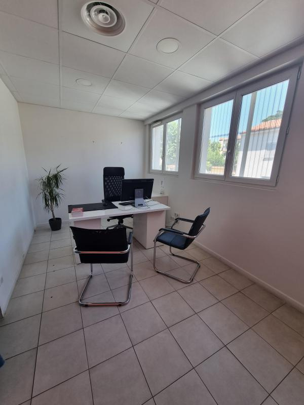 bureau professionnel dans centre d'affaires