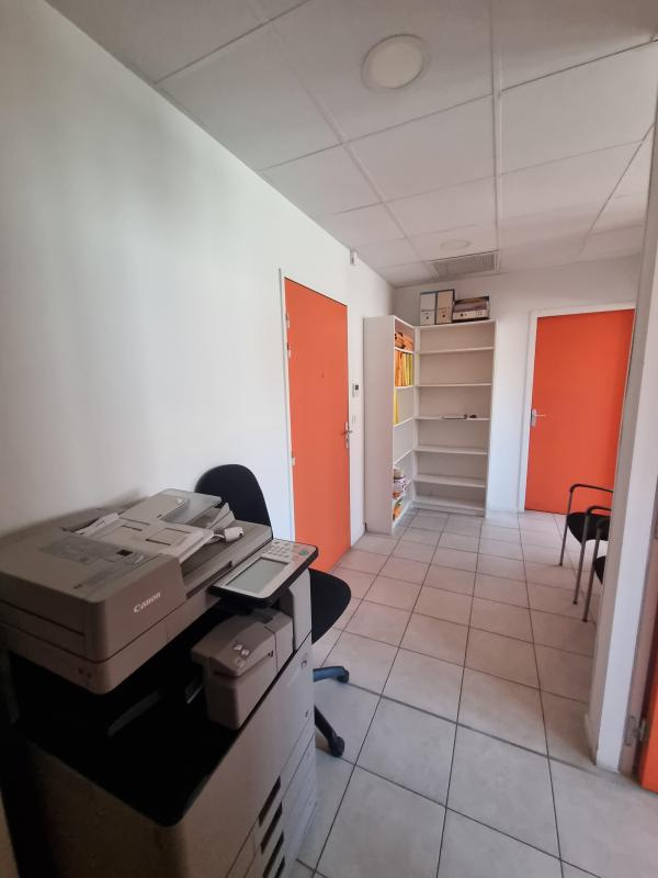 bureau professionnel dans centre d'affaires